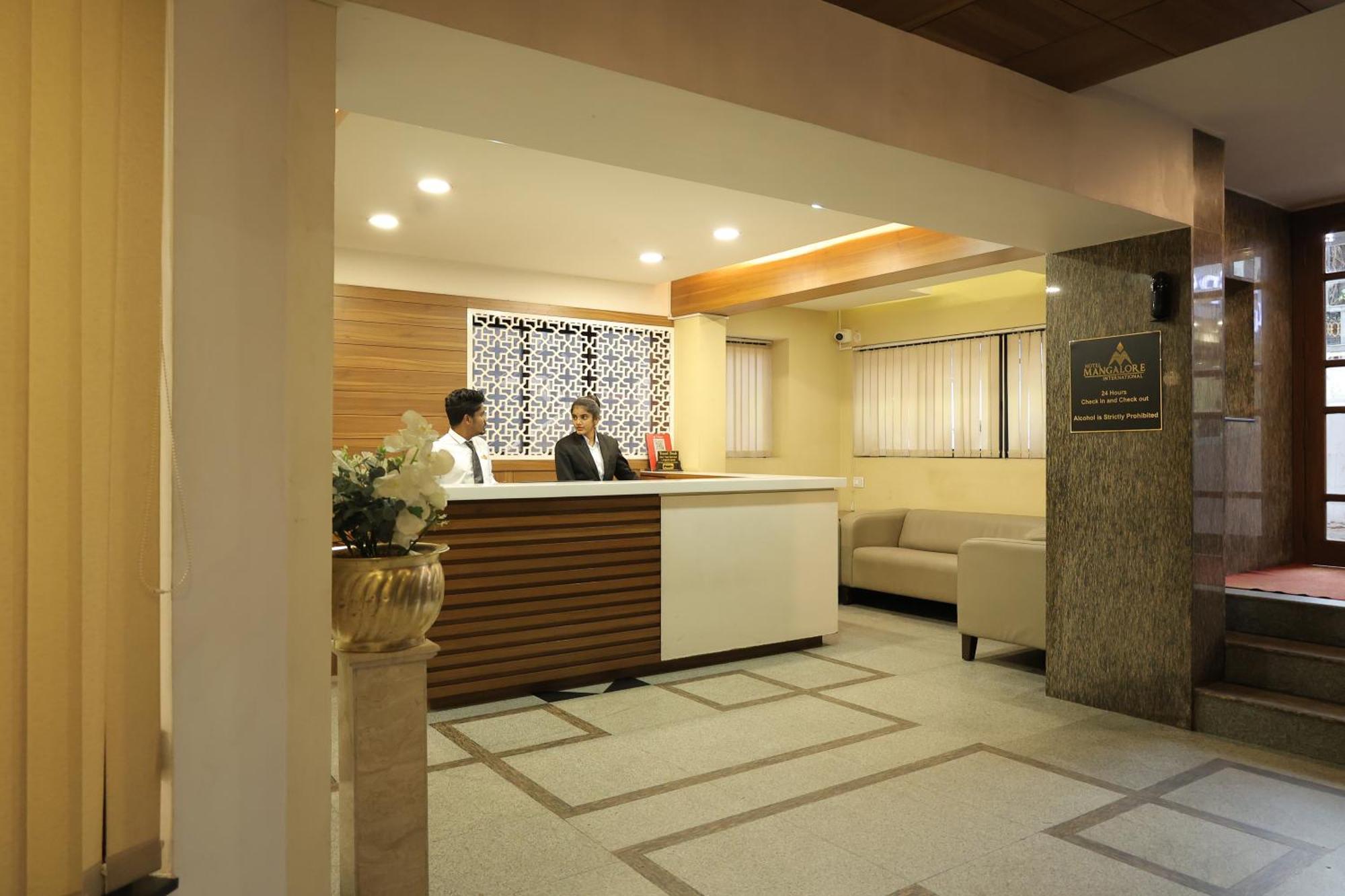 Hotel Mangalore International Eksteriør bilde